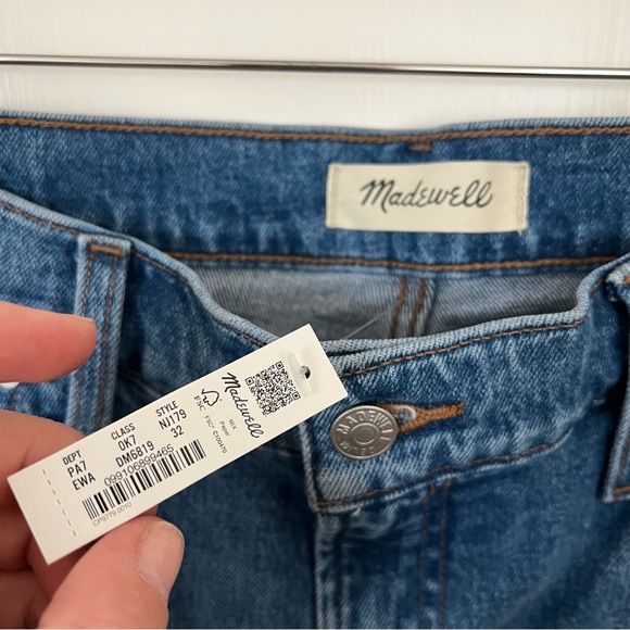 Madewell • The Perfect Vintage Straight Jean in Earlwood Wash - Picture 5 of 9